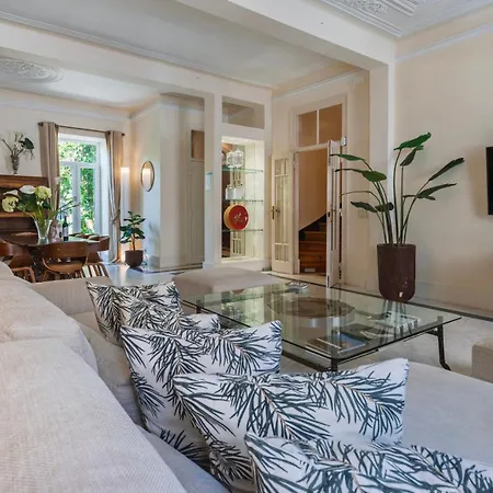 Ferienhaus Garden Mansion In Historic Center By Lovelystay