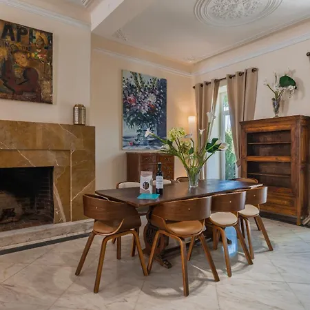 Ferienhaus Garden Mansion In Historic Center By Lovelystay *